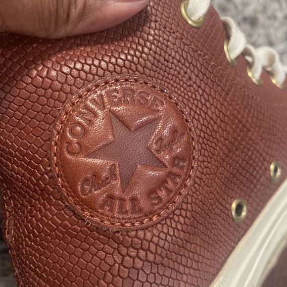 Converse women’s leather upper brown beige high top size 5 snake type texture - Picture 10 of 10